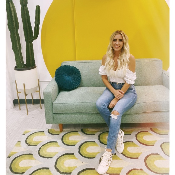 Meet your Posher, Mandi - Picture 1 of 1